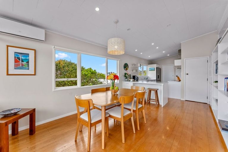 Photo of property in 21a Forrest Hill Road, Milford, Auckland, 0620