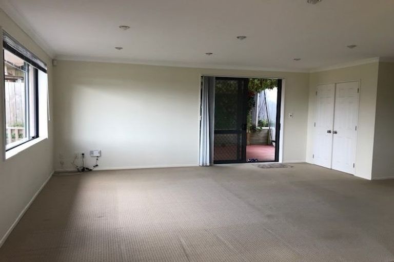 Photo of property in 2/25 Keldale Place, Forrest Hill, Auckland, 0620