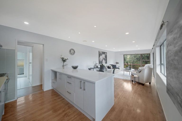 Photo of property in 230c Pakuranga Road, Pakuranga Heights, Auckland, 2010