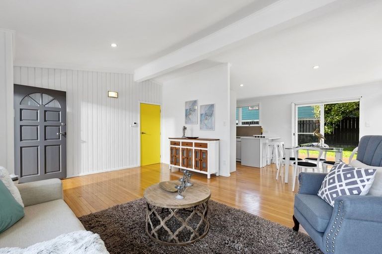 Photo of property in 1/48 Bond Crescent, Forrest Hill, Auckland, 0620