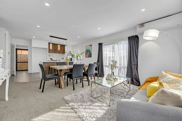 Photo of property in 84b Hutchinsons Road, Bucklands Beach, Auckland, 2014