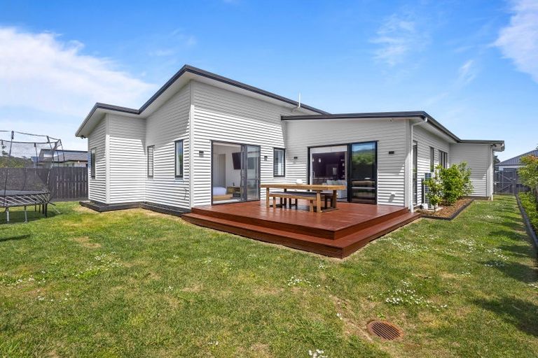 Photo of property in 11 Cutfield Lane, Kumeu, 0810