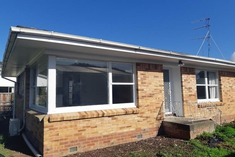 Photo of property in 2/4 Lingfield Street, Glenfield, Auckland, 0629