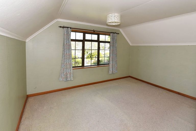 Photo of property in 32 Honeystone Street, Helensburgh, Dunedin, 9010