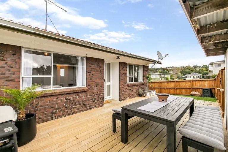 Photo of property in 1/27 Mannering Place, Hillcrest, Auckland, 0627