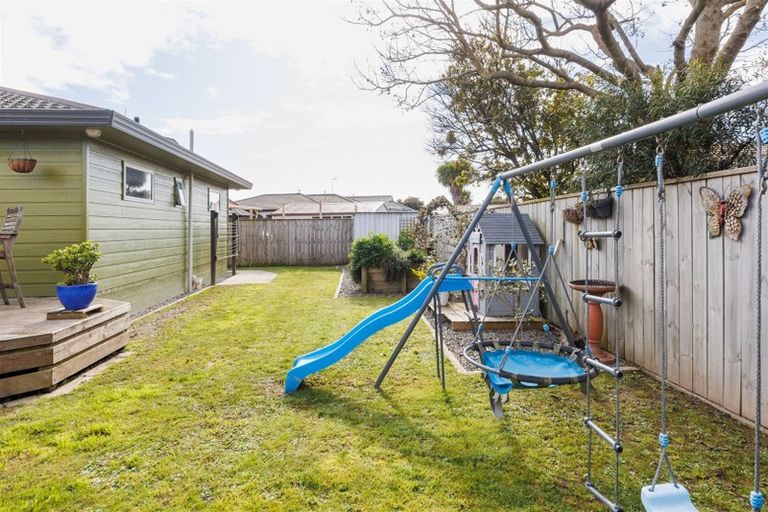 Photo of property in 43 Dalfield Place, Highbury, Palmerston North, 4412