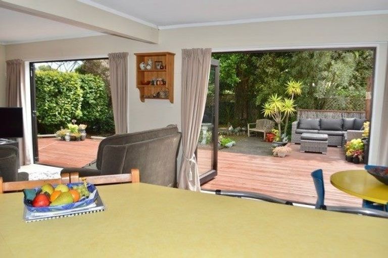 Photo of property in 11 Renata Road, Otaki, 5512