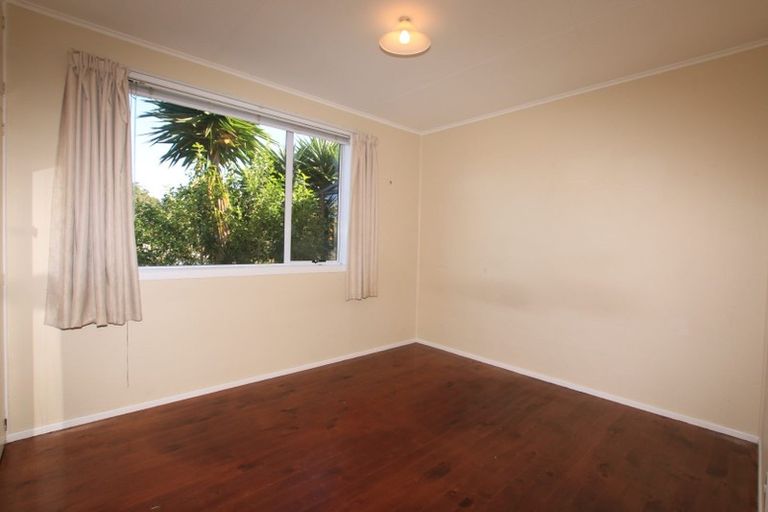 Photo of property in 37 Neal Avenue, Glenfield, Auckland, 0629