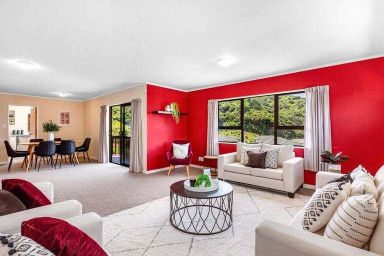 Photo of property in 17 Shackle Lane, Whitby, Porirua, 5024