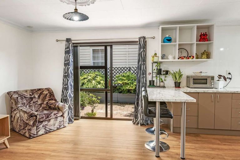 Photo of property in 17 Henley Street, Westport, 7825