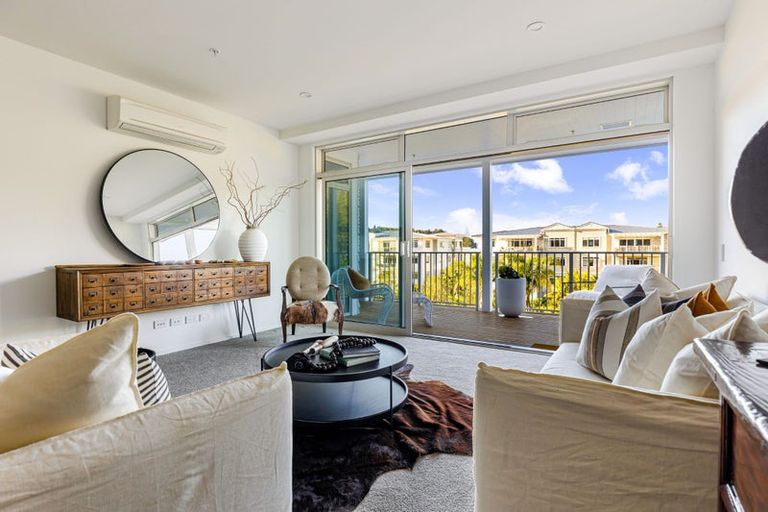 Photo of property in 117 Hibiscus Drive, Orewa, 0931