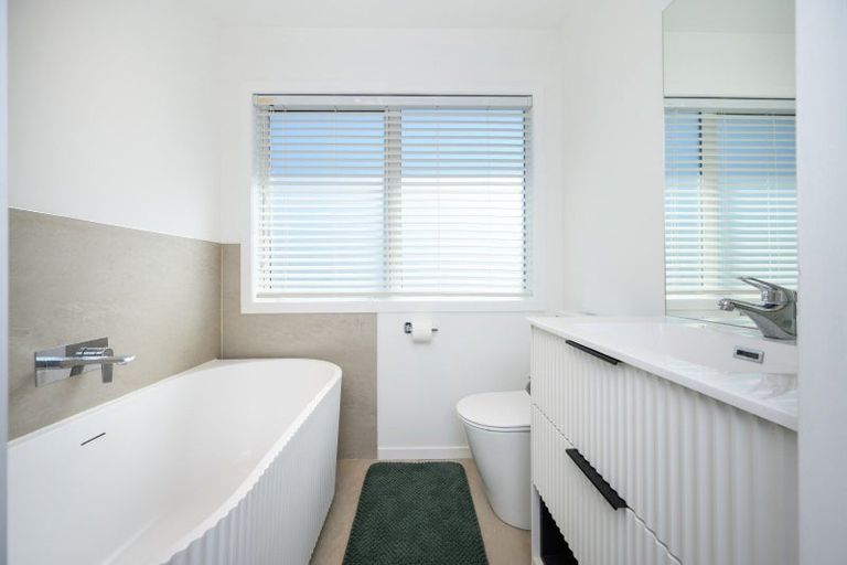 Photo of property in 10 Gladys Place, Kelvin Grove, Palmerston North, 4414