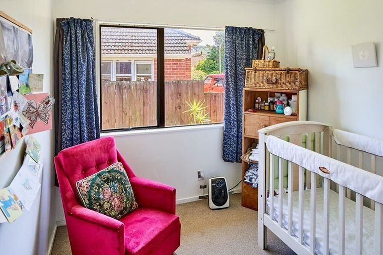 Photo of property in 1a Pearce Crescent, Taita, Lower Hutt, 5011