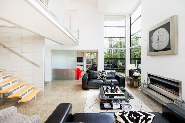 Photo of property in 297 Fitzherbert Avenue, West End, Palmerston North, 4410