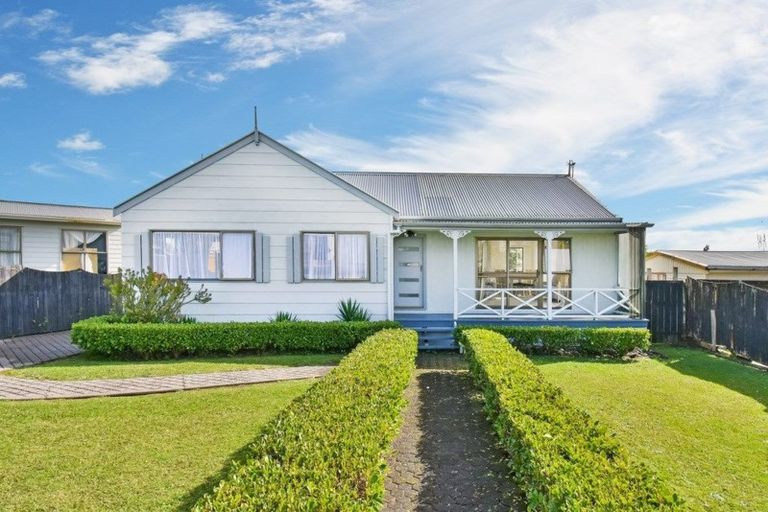 Photo of property in 3 Iris Place, Clendon Park, Auckland, 2103