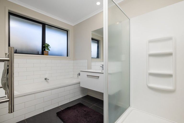 Photo of property in 14 Raynor Crescent, Pyes Pa, Tauranga, 3112