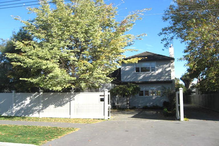 Photo of property in 35a Garreg Road, Fendalton, Christchurch, 8052