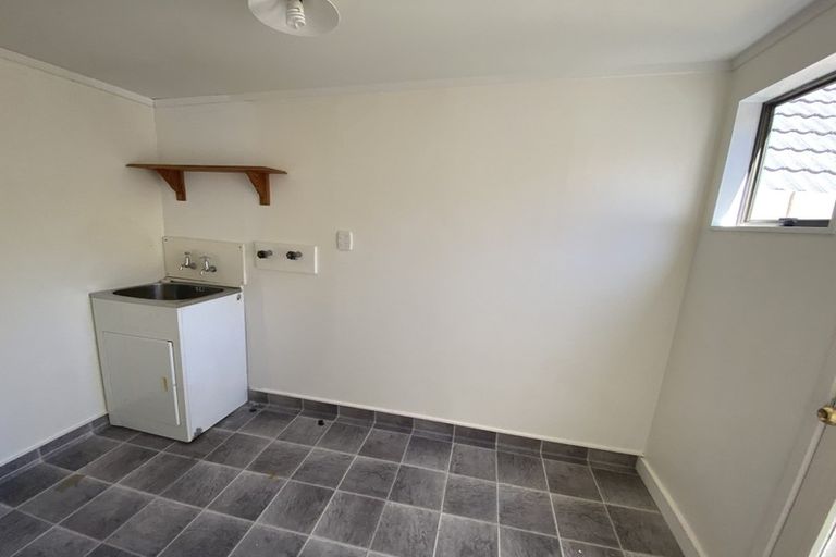 Photo of property in 2/2b Sunnynook Road, Sunnynook, Auckland, 0620