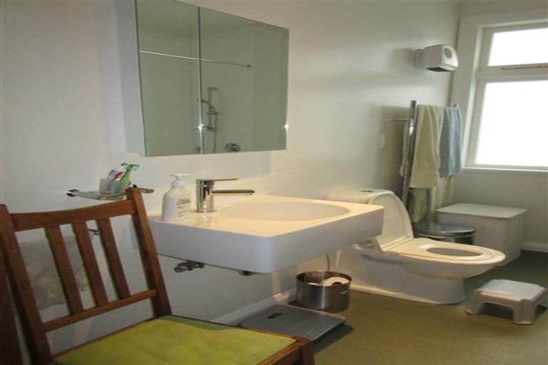 Photo of property in 104 Creswick Terrace, Northland, Wellington, 6012