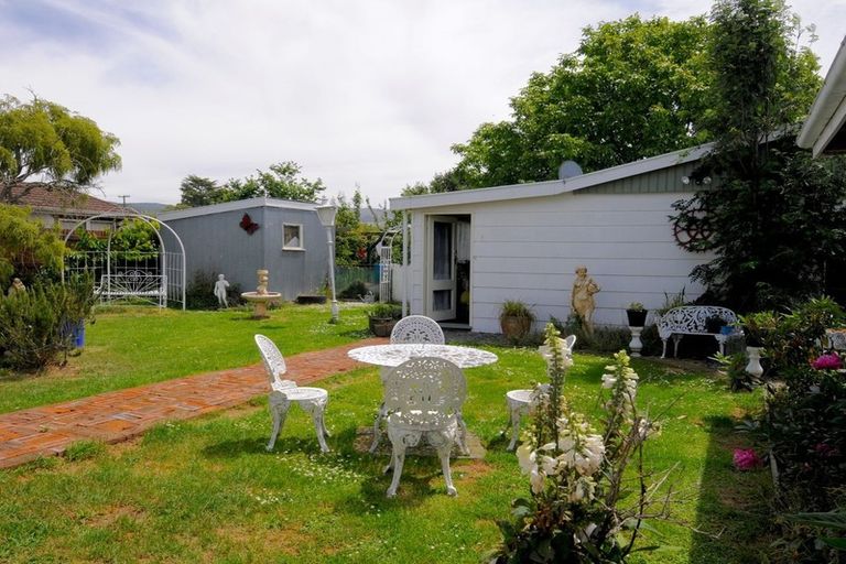 Photo of property in 30 Rhodes Street, Waimate, 7924