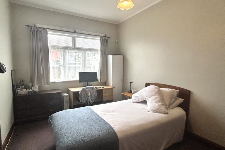 Photo of property in 127 Onepu Road, Lyall Bay, Wellington, 6022