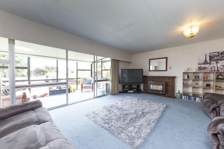 Photo of property in 22 Palliser Place, Milson, Palmerston North, 4414