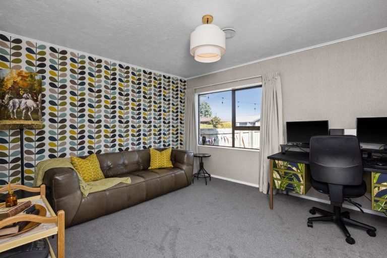 Photo of property in 21 Townshend Crescent, Greenmeadows, Napier, 4112