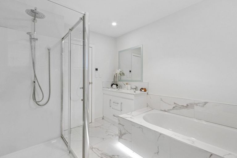 Photo of property in 1e Thorrington Lane, Cashmere, Christchurch, 8022