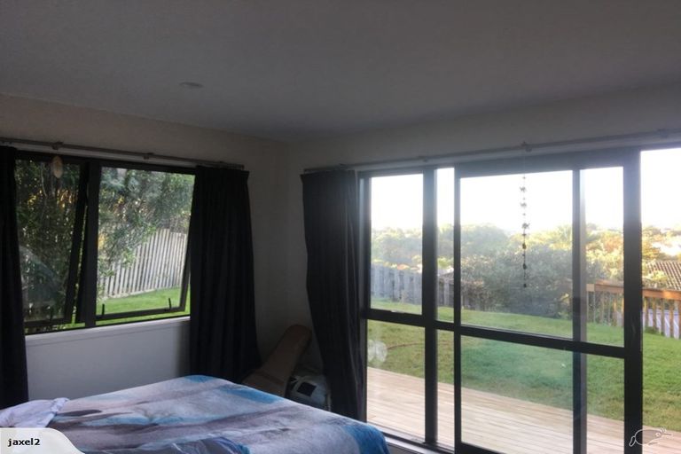 Photo of property in 29 Deverell Place, Northcross, Auckland, 0632