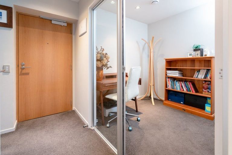 Photo of property in Patent 326 Apartments, 212s/326 Evans Bay Parade, Hataitai, Wellington, 6021