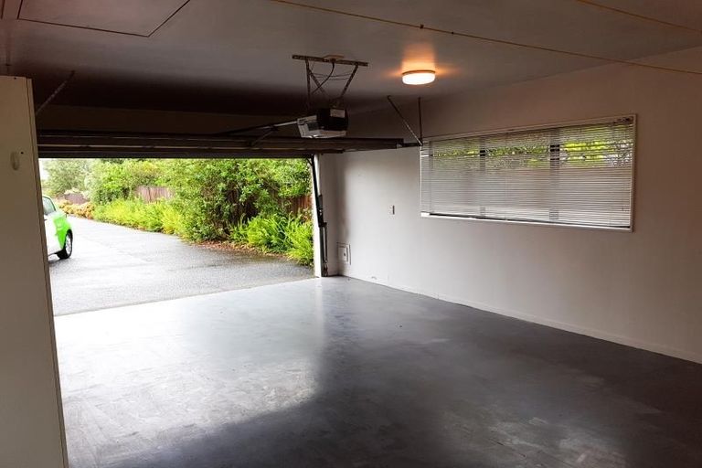 Photo of property in 15c Roberts Road, Te Atatu South, Auckland, 0610