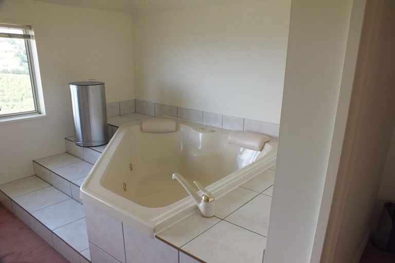 Photo of property in 9 Harry Ell Drive, Cashmere, Christchurch, 8022