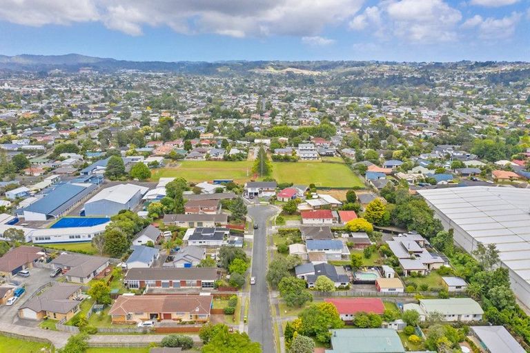 Photo of property in 1/15 Poinsettia Place, Henderson, Auckland, 0610