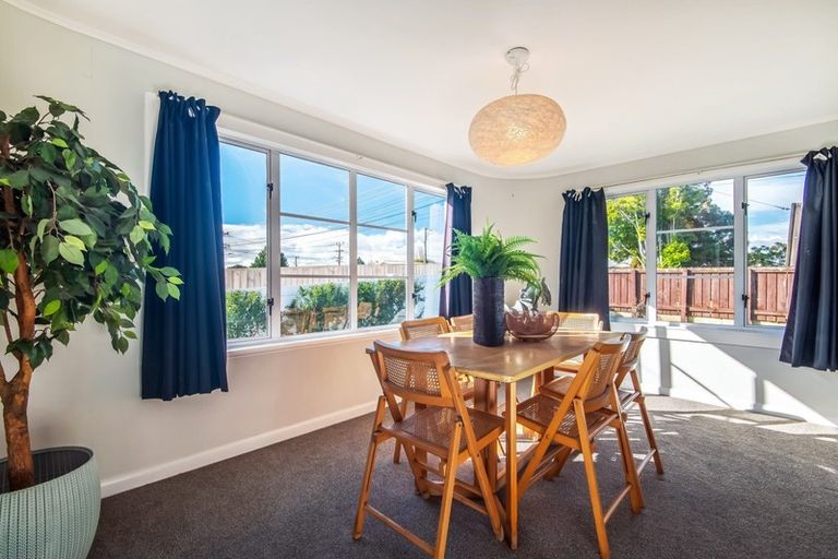 Photo of property in 1/72 Lynwood Road, New Lynn, Auckland, 0600