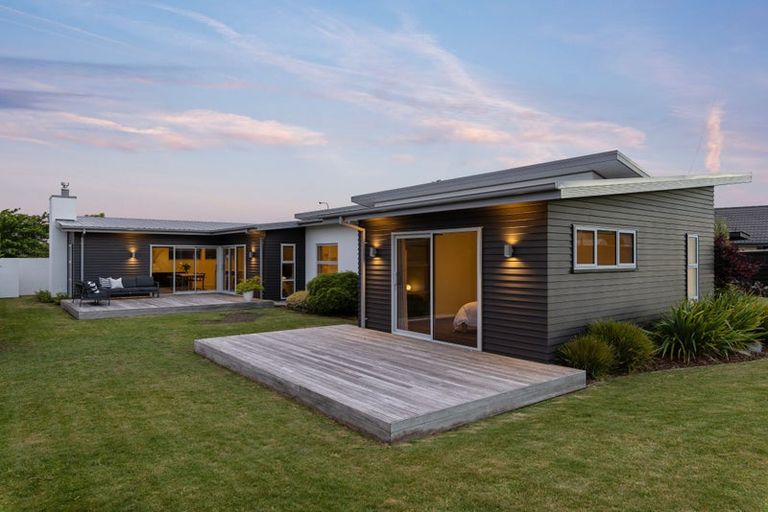 Photo of property in 17 Jacqueline Drive, West Melton, 7618