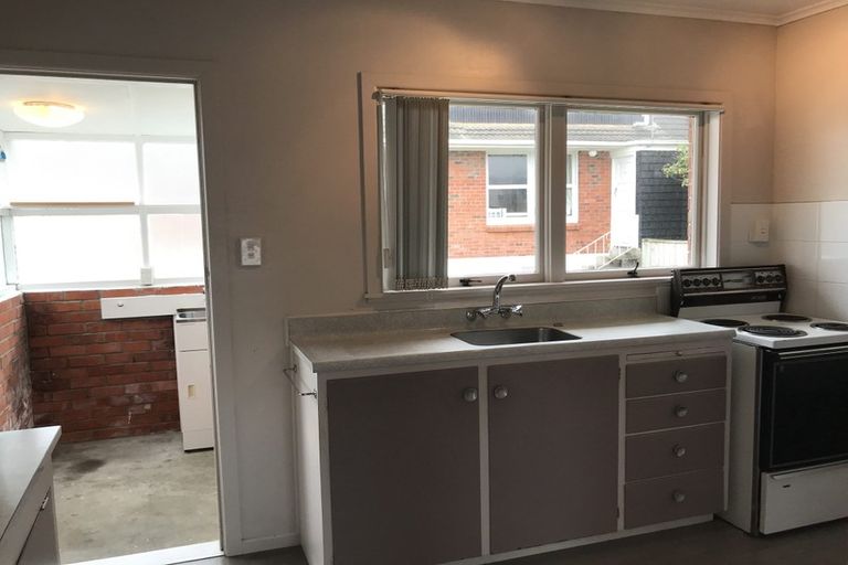 Photo of property in 1/23 Dallinghoe Crescent, Milford, Auckland, 0620