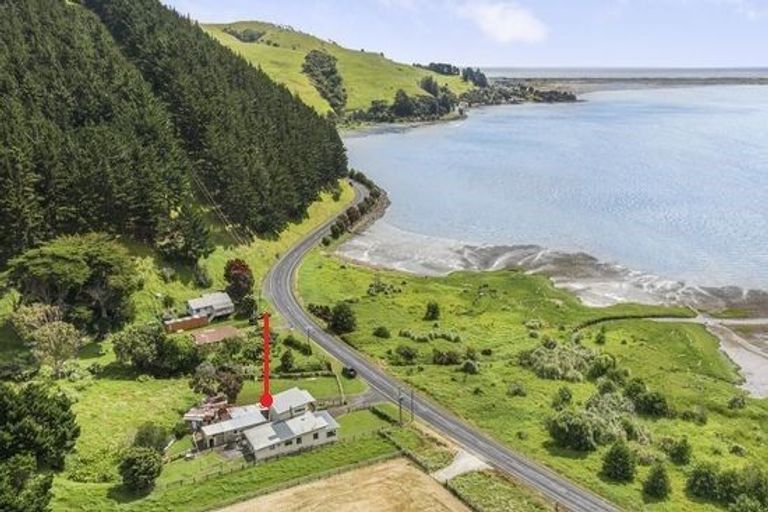 Photo of property in 2273 Tuakau Bridge-port Waikato Roa, Port Waikato, 2695