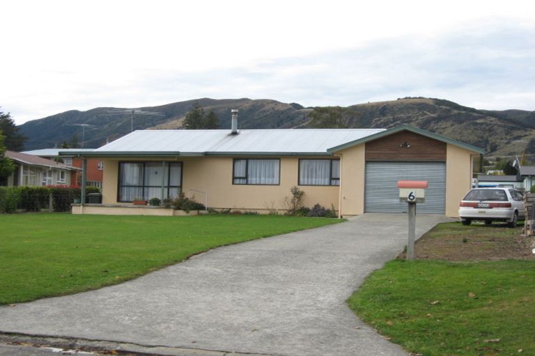 Photo of property in 6 Mill Street, Tapanui, 9522