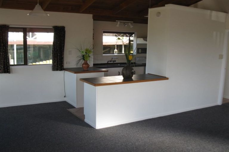 Photo of property in 1/51b Sunset Road, Totara Vale, Auckland, 0632