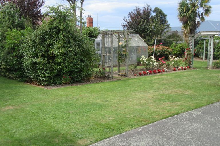 Photo of property in 33 Rhodes Street, Waimate, 7924