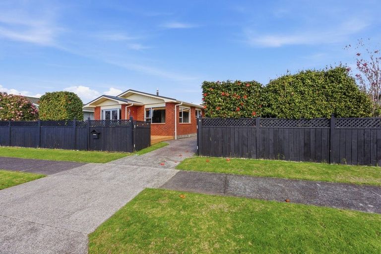 Photo of property in 21 Truby King Street, Merrilands, New Plymouth, 4312