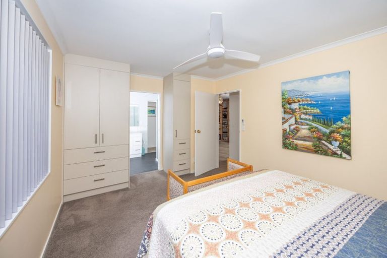 Photo of property in 23 Waiwherowhero Drive, St Andrews, Hamilton, 3200