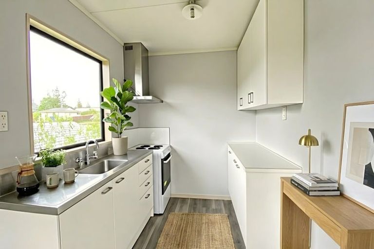 Photo of property in 2/16 Seabrook Avenue, New Lynn, Auckland, 0600