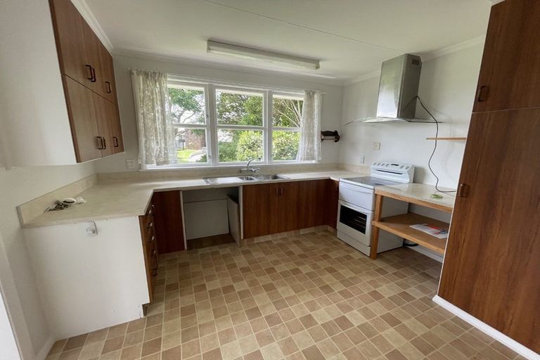 Photo of property in 76 Wikiriwhi Crescent, Awapuni, Palmerston North, 4412