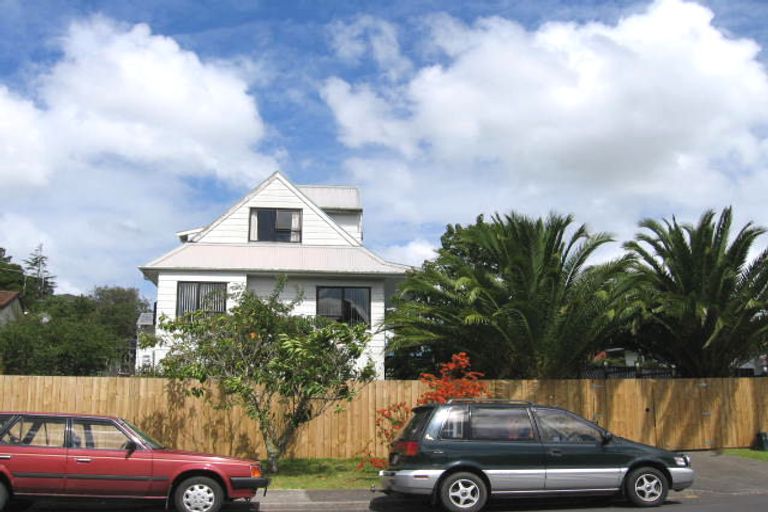 Photo of property in 61 Hale Crescent, Bayview, Auckland, 0629