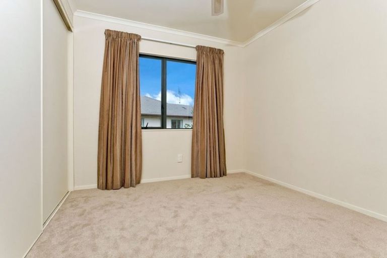 Photo of property in 16 Phoebe Meikle Place, Torbay, Auckland, 0630