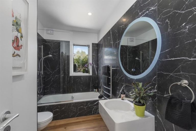 Photo of property in 75a Stanley Point Road, Stanley Point, Auckland, 0624