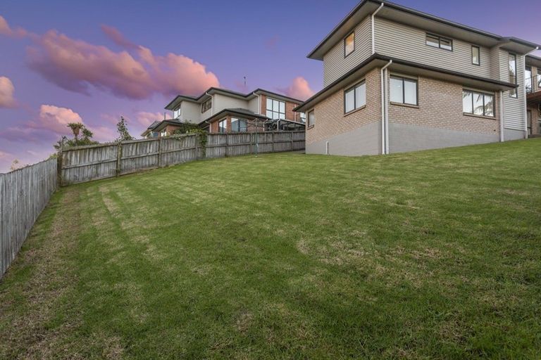 Photo of property in 23 Trotting Terrace, Fairview Heights, Auckland, 0632