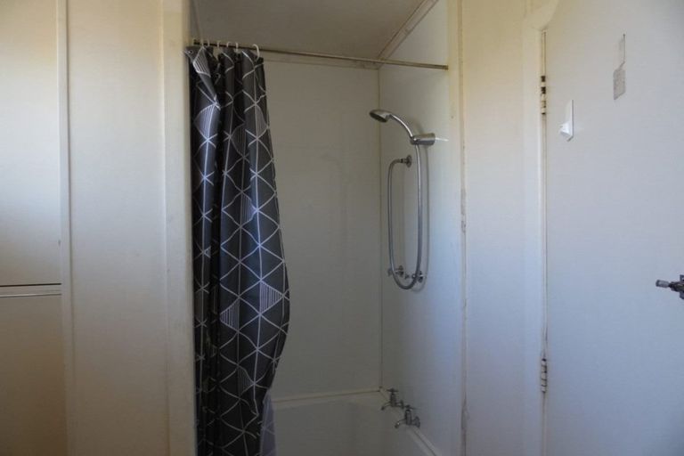 Photo of property in 49 Flanshaw Road, Te Atatu South, Auckland, 0610