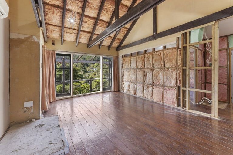 Photo of property in 84 Wyndham Road, Pinehaven, Upper Hutt, 5019